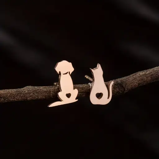 Aretes Perrito + Gatito con Corazón en las Pompis Plateado